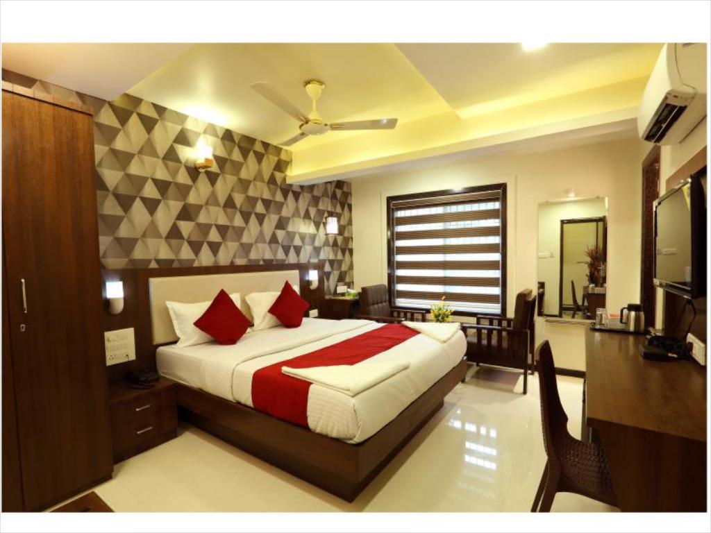 CITY TOURIST HOME VADAPURAM