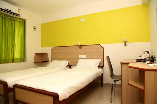 CITY TOURIST HOME VADAPURAM